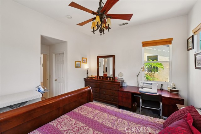 13856 Casablanca Court, Eastvale CA: https://media.crmls.org/medias/0c18d1c9-acbb-4ff9-800e-74e64bf0b970.jpg