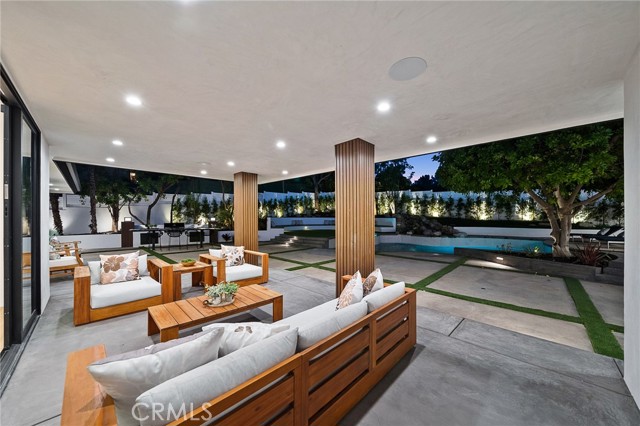 19750 Wells Drive, Woodland Hills CA: https://media.crmls.org/medias/0c1a295d-6cff-435e-8227-63a0dc83d295.jpg