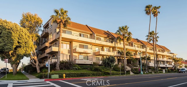 700 Esplanade, Redondo Beach, California 90277, 2 Bedrooms Bedrooms, ,2 BathroomsBathrooms,Residential,Sold,Esplanade,SB21226099