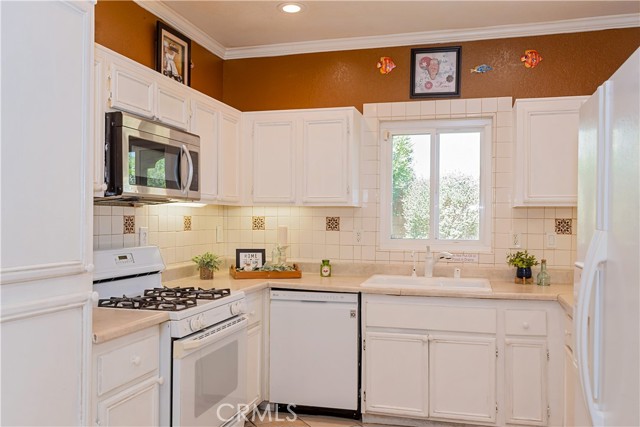 Detail Gallery Image 4 of 36 For 43963 Glenraven, Lancaster,  CA 93535 - 5 Beds | 2 Baths