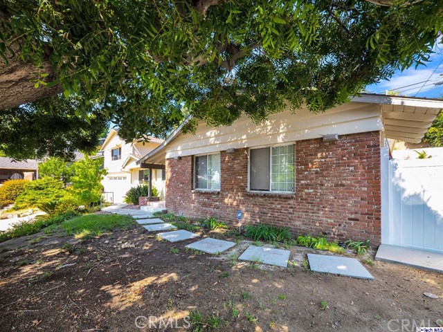 3825 Los Amigos Street, La Crescenta CA: https://media.crmls.org/medias/0c1cef78-5da0-45a2-b8fa-83573d1b3851.jpg
