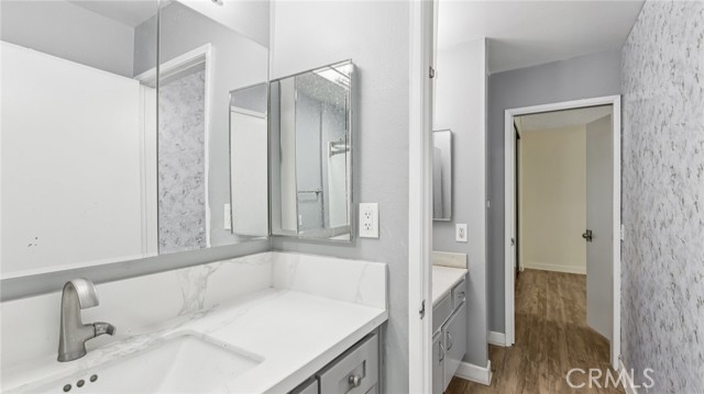 6816 Alondra Boulevard, Paramount CA: https://media.crmls.org/medias/0c1e17e4-031e-4c58-959b-c9e00d969077.jpg