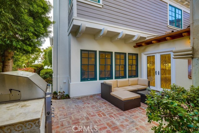 2569 Bungalow Place, Corona del Mar CA: https://media.crmls.org/medias/0c1e663b-e878-4005-be49-471151f87469.jpg