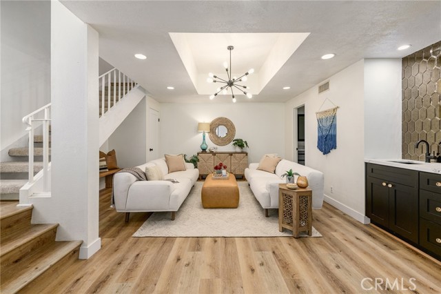 Detail Gallery Image 9 of 47 For 1550 Michael Ln, Pacific Palisades,  CA 90272 - 3 Beds | 3/1 Baths