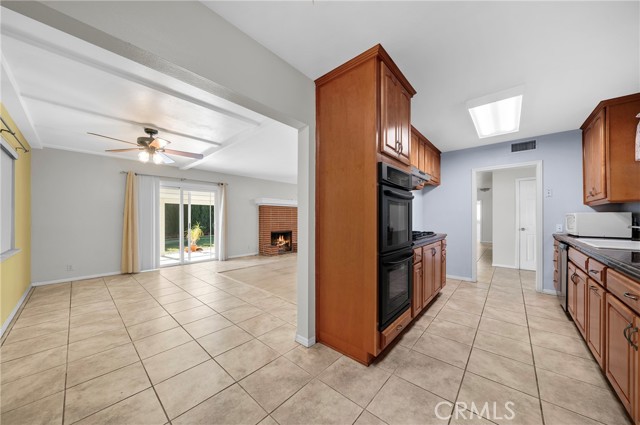 Detail Gallery Image 5 of 28 For 386 W 16th St, Upland,  CA 91784 - 4 Beds | 2 Baths