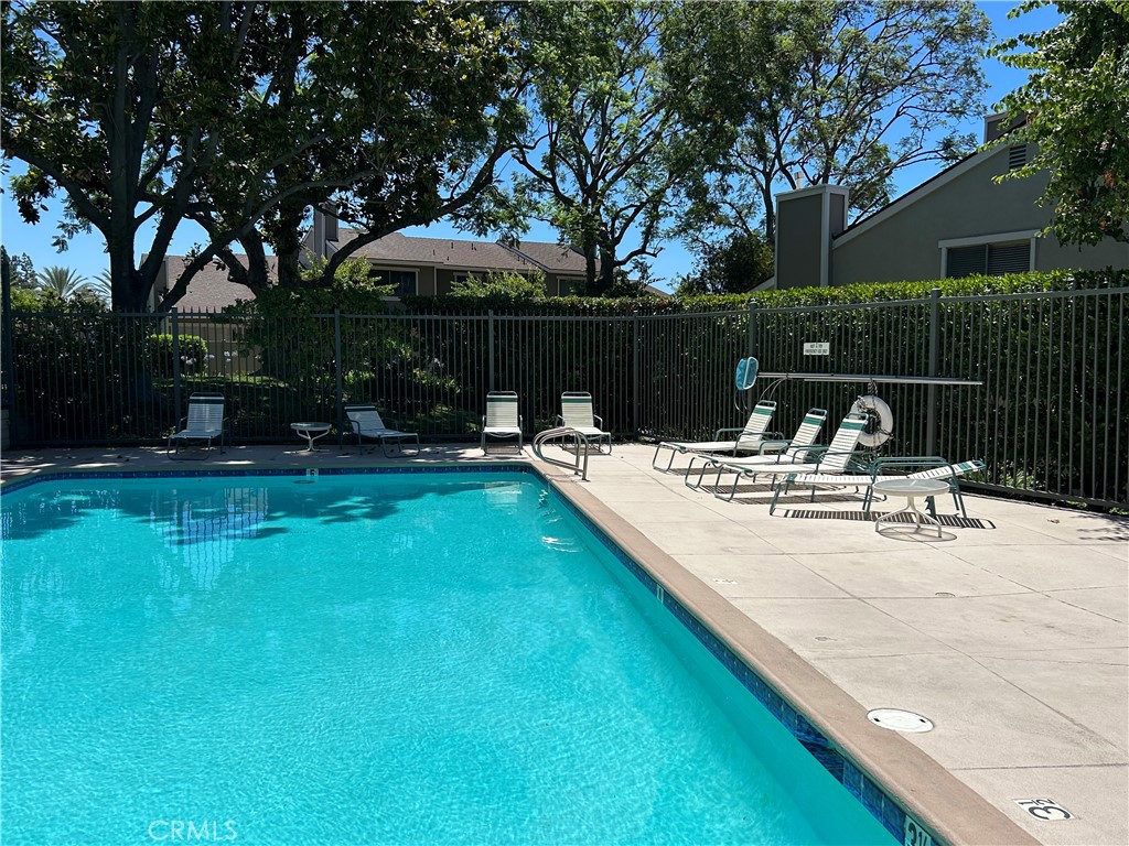 https://media.crmls.org/medias/0c1fcbef-0d61-4750-b645-9086a5155a94.jpg?preset=X-Large