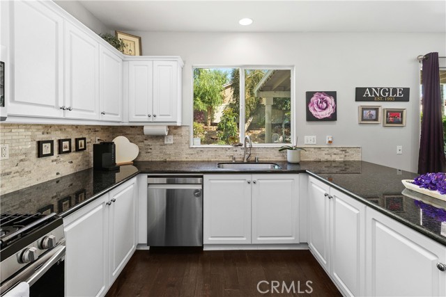 Detail Gallery Image 11 of 40 For 12390 Jacaranda, Riverside,  CA 92503 - 4 Beds | 3 Baths