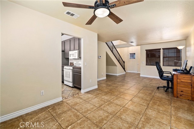 Detail Gallery Image 10 of 44 For 36857 42nd St, Palmdale,  CA 93552 - 4 Beds | 3 Baths