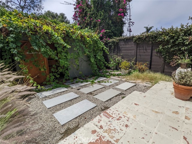 Detail Gallery Image 22 of 28 For 1113 Amoroso Pl, Venice,  CA 90291 - 2 Beds | 1 Baths