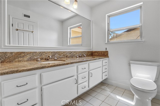 22718 Town Crier Road, Calabasas CA: https://media.crmls.org/medias/0c21324f-45fa-43aa-8a8b-d2e96688b7bd.jpg