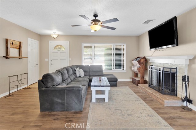 Detail Gallery Image 10 of 57 For 16783 Mission, Hesperia,  CA 92345 - 4 Beds | 3 Baths