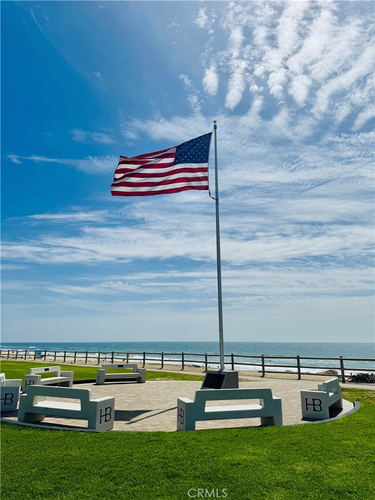 https://media.crmls.org/medias/0c21d1e0-36aa-432d-8fca-bee47cc56916.jpg?preset=X-Large