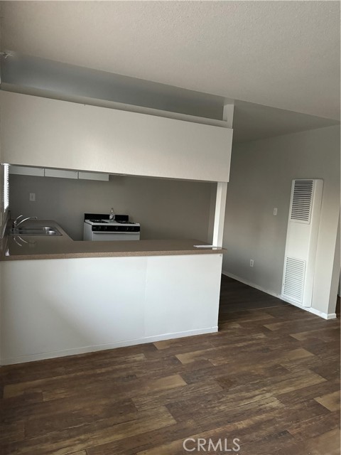 1935 W Linden Street, Riverside CA: https://media.crmls.org/medias/0c22f79d-6102-4599-860d-aadcf3095e61.jpg