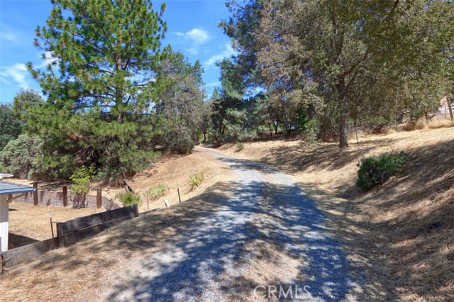 42912 Country Club E Drive, Oakhurst CA: https://media.crmls.org/medias/0c23c54d-55ac-4c24-b989-fd687402cfeb.jpg