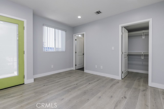 529 W 80th Street, Los Angeles CA: https://media.crmls.org/medias/0c2475a4-5700-47c6-9318-eb4c42a6716e.jpg