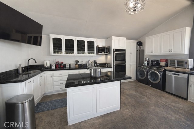 Detail Gallery Image 12 of 14 For 4061 W 101st, Inglewood,  CA 90304 - 3 Beds | 2 Baths