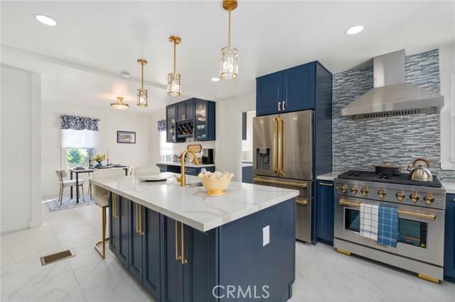 Detail Gallery Image 8 of 75 For 24 W Hilton Ave, Redlands,  CA 92373 - 5 Beds | 4 Baths