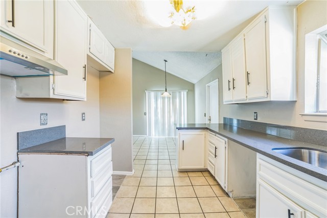 Detail Gallery Image 8 of 33 For 15056 Dakota St, Victorville,  CA 92394 - 3 Beds | 2 Baths
