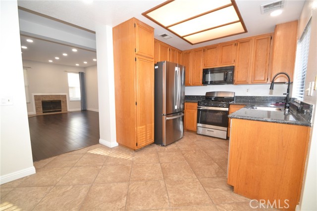 Detail Gallery Image 8 of 22 For 2595 Plaza Del Amo #406,  Torrance,  CA 90503 - 2 Beds | 2/1 Baths