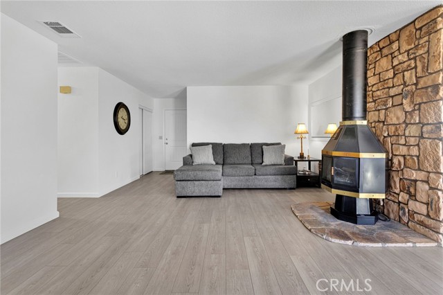 Detail Gallery Image 5 of 39 For 16020 Lime, Hesperia,  CA 92345 - 3 Beds | 2 Baths