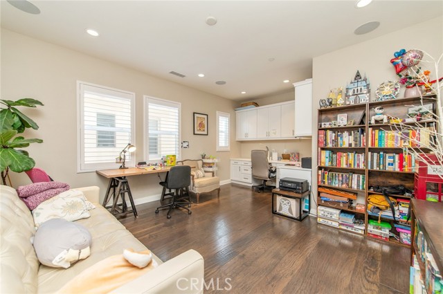 Image 32 of 66 For 220 Barnes  