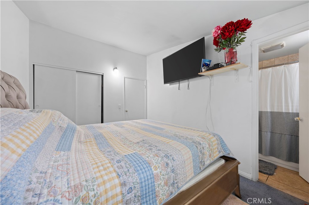 https://media.crmls.org/medias/0c27d70b-8229-44ba-bed5-1beae78ab4b5.jpg?preset=X-Large