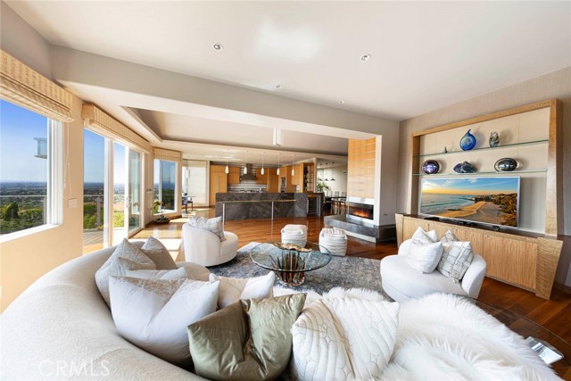 3 Harbor Ridge Drive, Newport Beach CA: https://media.crmls.org/medias/0c27ebbe-b7a8-4e17-9f38-bec526e51e00.jpg