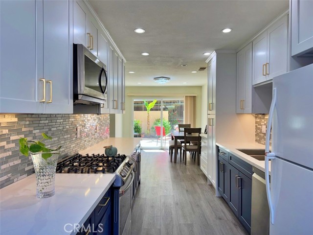 Detail Gallery Image 18 of 49 For 3534 Del Amo Blvd, Torrance,  CA 90503 - 4 Beds | 2/1 Baths