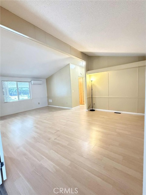 21100 State St, San Jacinto CA: https://media.crmls.org/medias/0c28db6e-1d19-4dd2-8636-e7a757b347bc.jpg