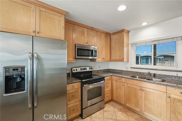 Detail Gallery Image 9 of 29 For 3737 E 2nd St #301,  Long Beach,  CA 90803 - 3 Beds | 2 Baths