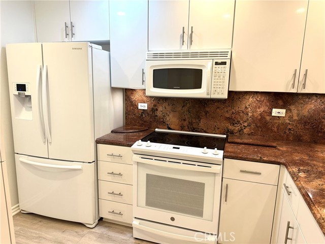 Detail Gallery Image 5 of 25 For 2243 Martin #117,  Irvine,  CA 92612 - 2 Beds | 2 Baths