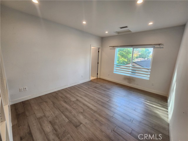 Detail Gallery Image 25 of 29 For 6848 Encino, Encino,  CA 91406 - 3 Beds | 3 Baths