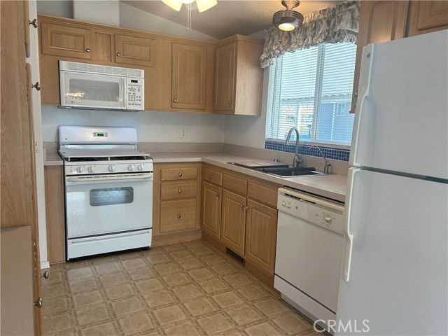 Detail Gallery Image 10 of 29 For 1700 S State St #25,  Hemet,  CA 92543 - 3 Beds | 2 Baths