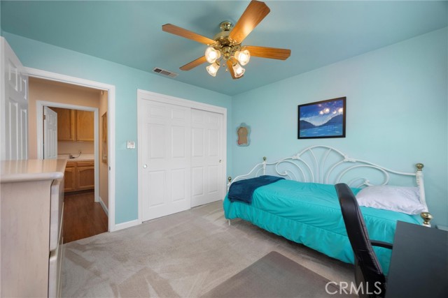 7705 Terry John Avenue, Bakersfield CA: https://media.crmls.org/medias/0c2b4607-119c-4ffd-b874-14d84b27db3d.jpg