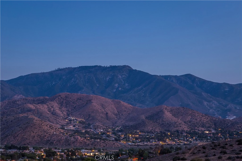 https://media.crmls.org/medias/0c2d32b0-e808-4994-9790-2fae9a7f088b.jpg?preset=X-Large