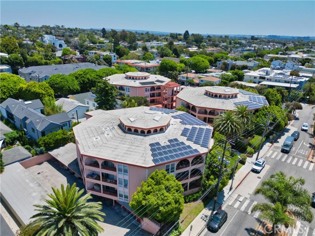 2025 4th Street, Santa Monica CA: https://media.crmls.org/medias/0c2dd987-f6e1-4ff8-a3ac-5aab8e5d2031.jpg