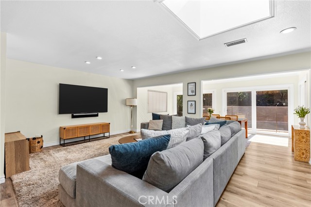 Detail Gallery Image 13 of 36 For 22736 Margarita Dr, Woodland Hills,  CA 91364 - 4 Beds | 2 Baths