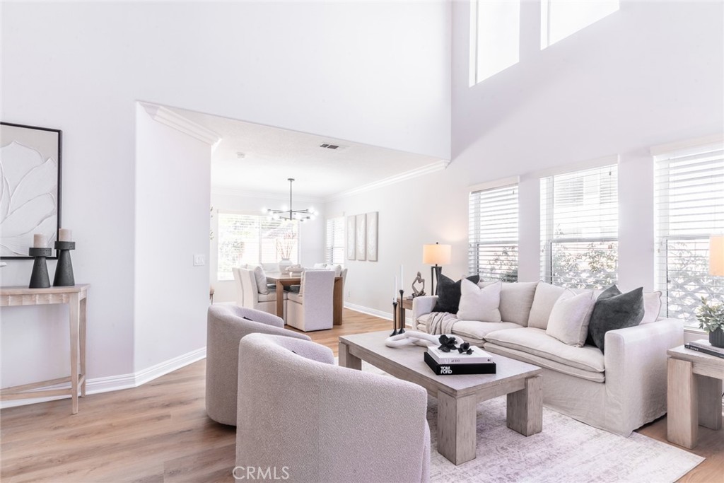 MLS #OC25156927 img 4