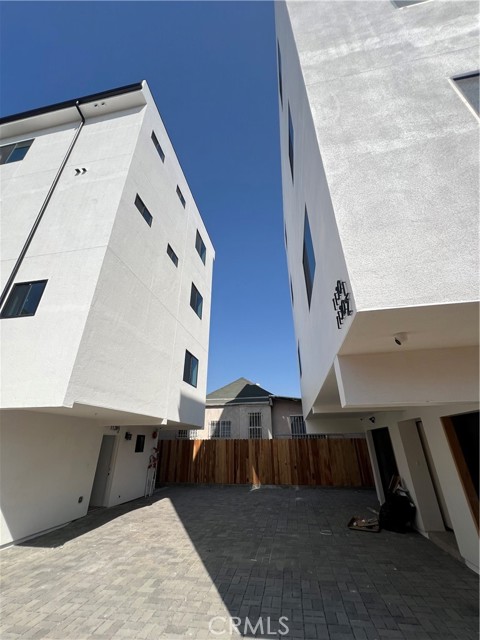 1128 Ardmore, Los Angeles CA: https://media.crmls.org/medias/0c2ebd8b-cf94-4ab4-bf83-5f7441f7169c.jpg