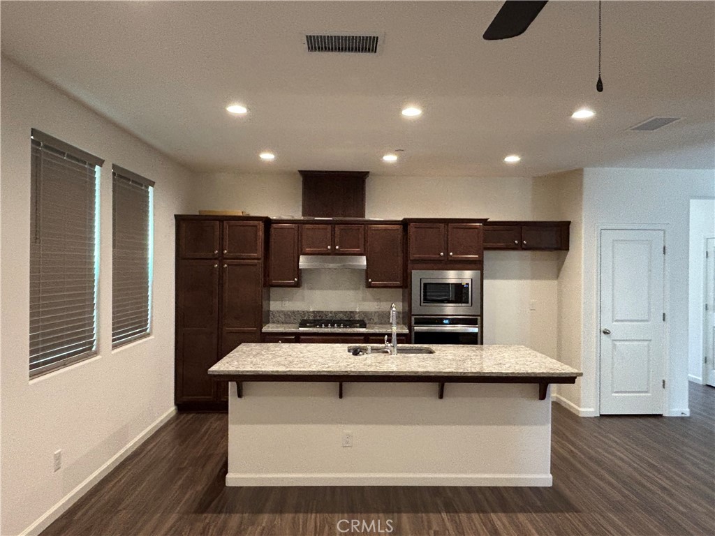 https://media.crmls.org/medias/0c2f9092-2f44-43ab-86b2-4f35e0da982d.jpg?preset=X-Large