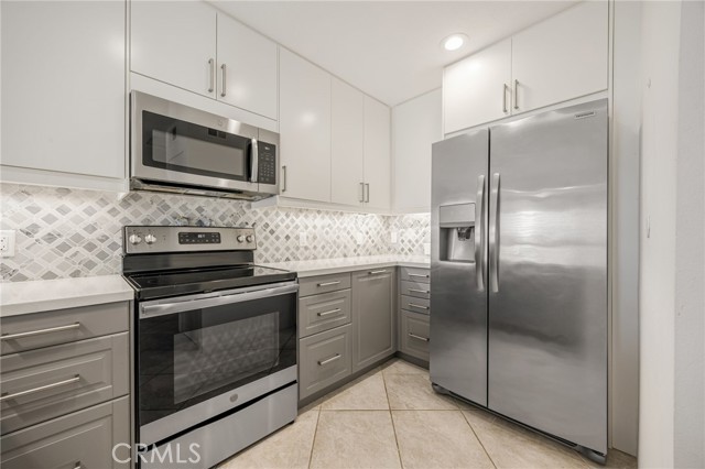 2521 N Whitewater Club Dr, Residence D, Palm Springs, CA 92262
