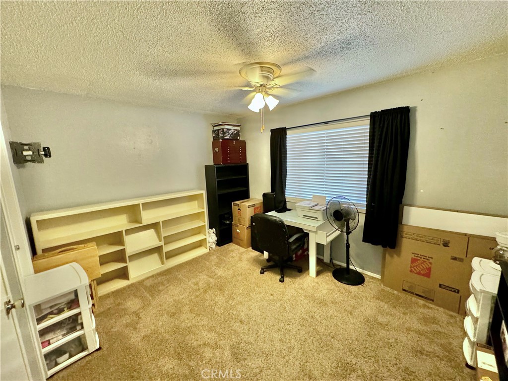 https://media.crmls.org/medias/0c309d2f-6aeb-4410-a867-68ec615176c9.jpg?preset=X-Large