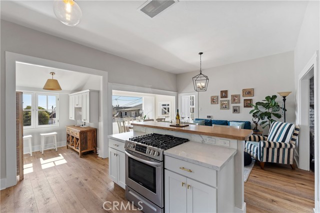 Detail Gallery Image 4 of 15 For 732 Poli St, Ventura,  CA 93001 - 5 Beds | 4 Baths