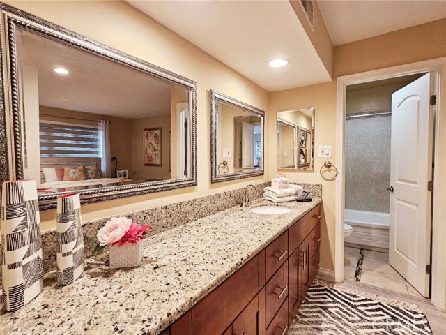 Detail Gallery Image 3 of 16 For 400 N Acacia Ave #D15,  Fullerton,  CA 92831 - 1 Beds | 1 Baths