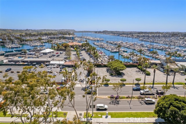 Detail Gallery Image 1 of 29 For 13700 Marina Pointe Dr #405,  Marina Del Rey,  CA 90292 - 3 Beds | 2/1 Baths