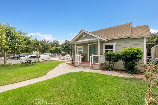 Detail Gallery Image 3 of 11 For 926 E Pine, Santa Ana,  CA 92701 - 6 Beds | 2 Baths