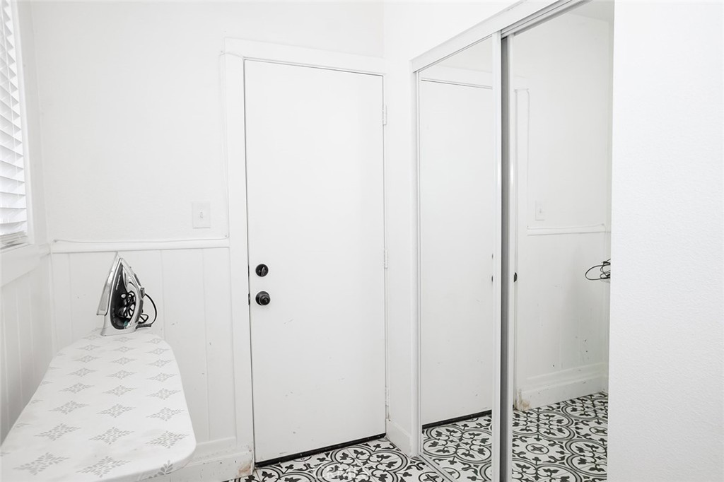 https://media.crmls.org/medias/0c329dfd-34c8-4a69-a325-48d51076630b.jpg?preset=X-Large