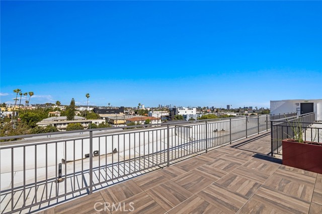 Detail Gallery Image 15 of 34 For 5820 La Mirada Ave #403,  Hollywood,  CA 90038 - 2 Beds | 2 Baths