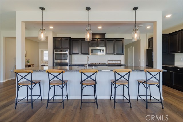 Detail Gallery Image 9 of 52 For 16034 Ulysses Ln, Fontana,  CA 92336 - 6 Beds | 4/1 Baths