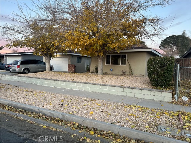 Detail Gallery Image 1 of 30 For 15537 Del Rey Dr, Victorville,  CA 92395 - 4 Beds | 2 Baths